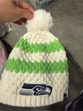 47 Kids Seattle Seahawks White & Bright Green Cable Knit Pom Beanie